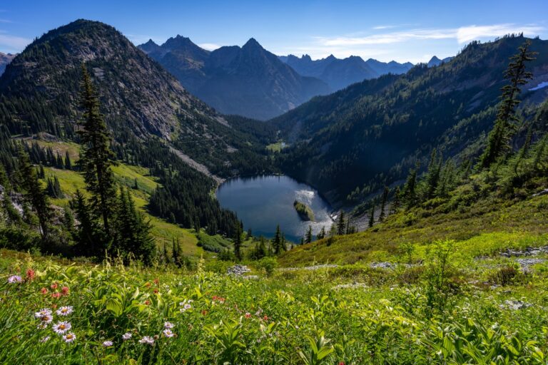 How to Plan a Perfect North Cascades National Park Itinerary